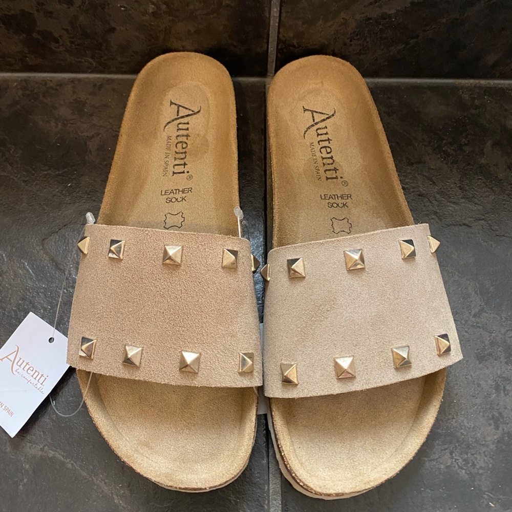NWT Autenti leather studded sandals